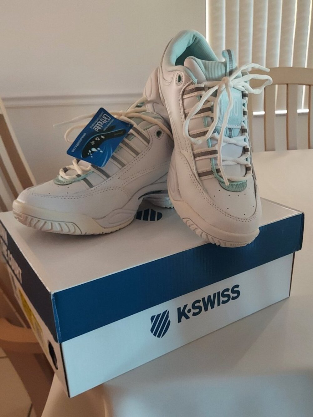 K-SWISS women's tennis leather sneackers NWT